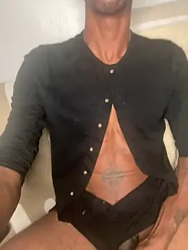 Snapshot of Mrhandsomeazz chatting on April 11, 2026, 2:43 pm Mrhandsomeazz online show from April 11, 2026, 2:43 pm