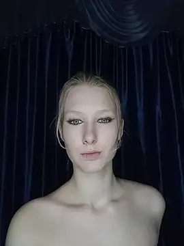 Snapshot of Tanya_Savel chatting on May 1, 2026, 2:33 pm Tanya Savel online show from May 1, 2026, 2:33 pm