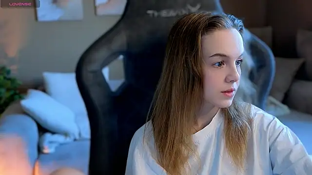 LeiaMurph online show from April 14, 2026, 3:44 am