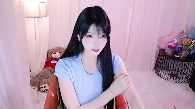 Zoe-001 online show from May 27, 2026, 12:12 pm