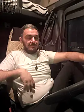 Snapshot of Maryo69v8 chatting on May 13, 2026, 1:34 am Maryo69v8 online show from May 13, 2026, 1:34 am