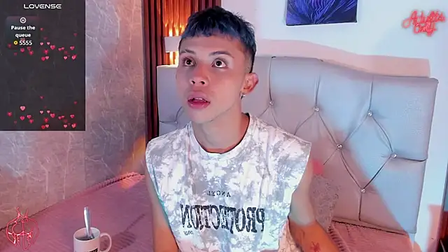 Apolo Prince1 online show from April 15, 2026, 7:58 pm