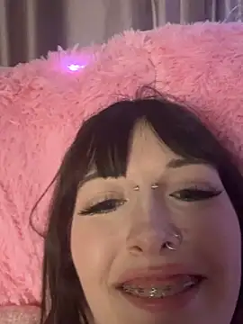 virusDoll online show from May 31, 2026, 6:09 pm