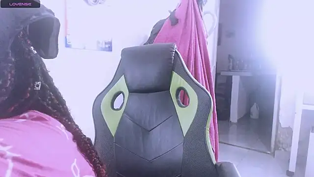 hotbrunettecasandra online show from April 25, 2026, 10:07 pm