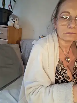 Snapshot of Blond_lady_czech chatting on May 15, 2026, 5:55 pm Blond lady czech online show from May 15, 2026, 5:55 pm