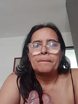 Snapshot of PienCanela chatting on June 19, 2026, 1:06 pm PienCanela online show from June 19, 2026, 1:06 pm