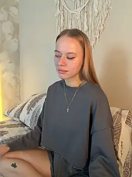 leyaaftermidnight online show from April 18, 2026, 6:38 am