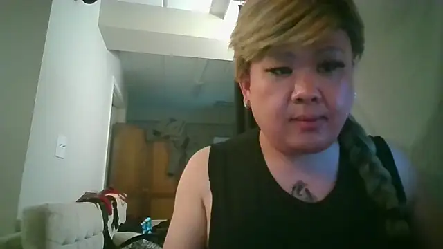 Snapshot of YoMa427726 chatting on April 11, 2026, 6:43 am YoMa427726 online show from April 11, 2026, 6:43 am