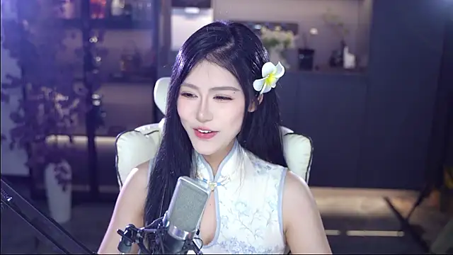 Snapshot of Seraphinei chatting on May 27, 2026, 12:12 pm Seraphinei online show from May 27, 2026, 12:12 pm