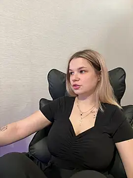 Snapshot of KimEvanss chatting on June 26, 2026, 5:24 am KimEvanss online show from June 26, 2026, 5:24 am
