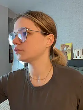 KimEvanss online show from June 3, 2026, 5:41 am