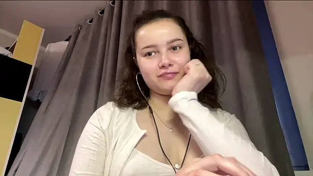 LonnaVandal online show from April 16, 2026, 5:47 pm