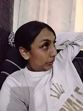 Snapshot of MELIZ_QUEEN chatting on June 17, 2026, 12:32 am MELIZ QUEEN online show from June 17, 2026, 12:32 am