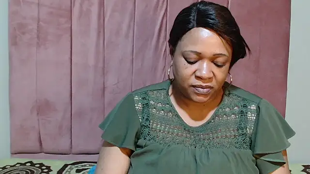 BUSTYQUEEN56  online show from June 5, 2026, 8:03 pm
