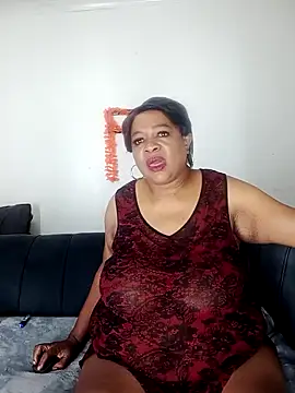 BUSTYQUEEN56  online show from April 15, 2026, 2:17 am