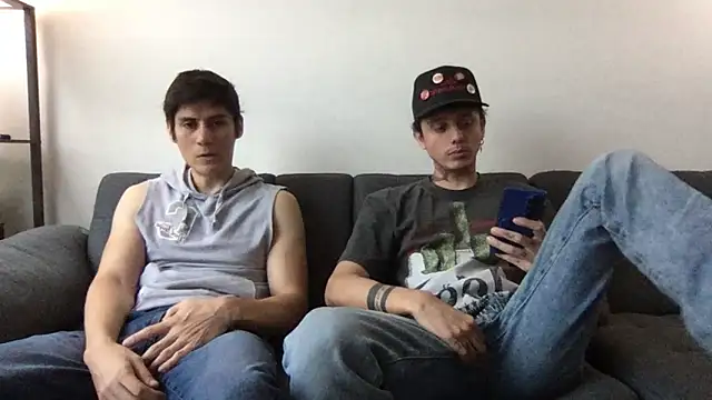 Snapshot of Chrixtopherobin chatting on April 28, 2026, 8:57 pm Chrixtopherobin online show from April 28, 2026, 8:57 pm