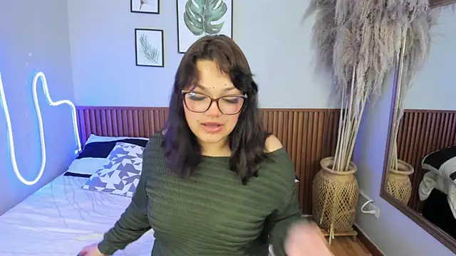 AMBERBENELLI online show from April 18, 2026, 3:31 am