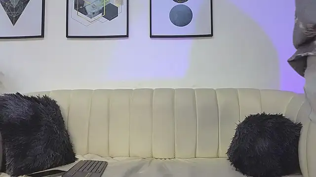 EmmanuelVoss online show from April 18, 2026, 1:46 pm