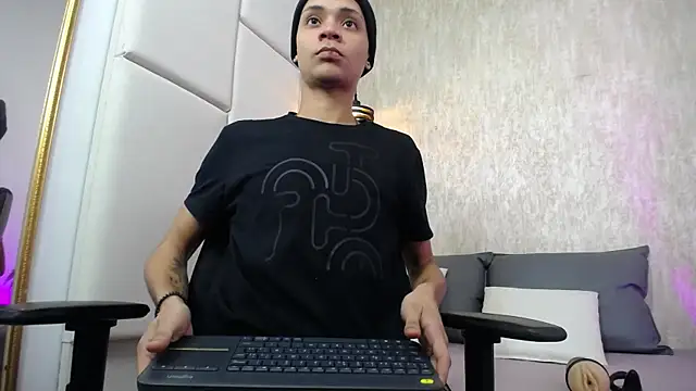 Axel marcus online show from April 17, 2026, 7:49 pm