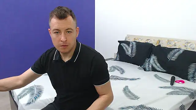 ExoticcXCouple online show from April 18, 2026, 5:21 am