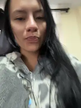 Candy-firee online show from April 13, 2026, 11:14 am