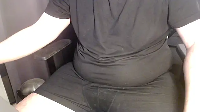 RealMaxAlpine online show from April 17, 2026, 8:55 pm