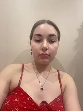 Doris2222 online show from April 15, 2026, 6:12 pm