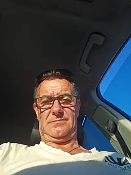Snapshot of loulouferrari chatting on May 31, 2026, 7:03 pm loulouferrari online show from May 31, 2026, 7:03 pm