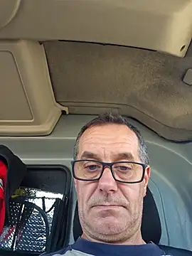 Snapshot of loulouferrari chatting on April 25, 2026, 8:17 am loulouferrari online show from April 25, 2026, 8:17 am