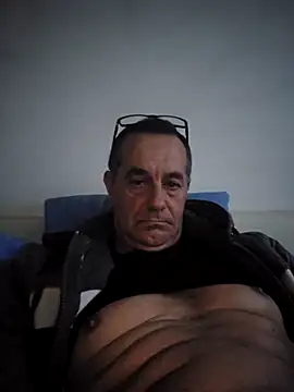Snapshot of loulouferrari chatting on April 18, 2026, 7:18 pm loulouferrari online show from April 18, 2026, 7:18 pm