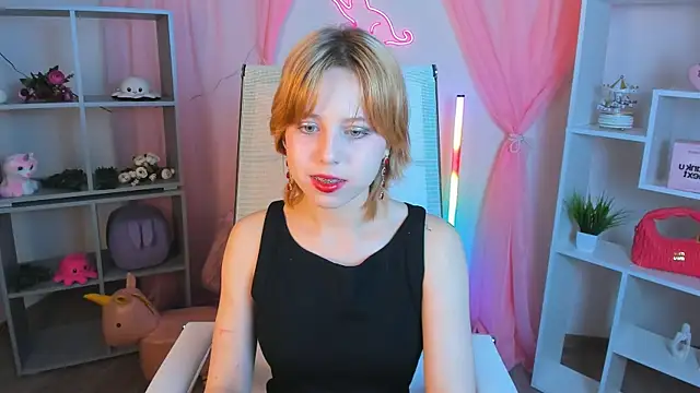 VivienneHebert online show from April 27, 2026, 7:06 am
