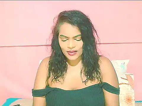 SweetLipZ6969 online show from April 13, 2026, 5:06 pm