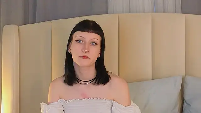 LeyaLolly online show from April 16, 2026, 3:29 am