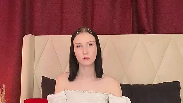 LeyaLolly online show from April 21, 2026, 3:07 pm