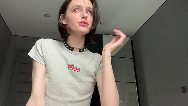 Snapshot of Niky_Long chatting on June 2, 2026, 1:33 pm Niky Long online show from June 2, 2026, 1:33 pm