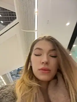 Risky Mia69 online show from April 15, 2026, 5:06 pm