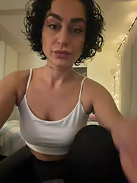 Snapshot of CurlyRouge chatting on May 8, 2026, 10:24 pm CurlyRouge online show from May 8, 2026, 10:24 pm