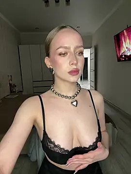 AlisaPearl online show from April 15, 2026, 8:20 pm