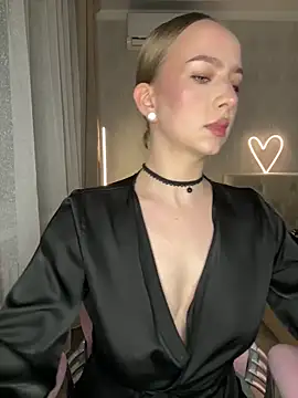 Snapshot of AlisaPearl chatting on June 10, 2026, 8:21 pm AlisaPearl online show from June 10, 2026, 8:21 pm
