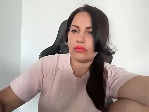 Snapshot of SeleneVane chatting on July 18, 2026, 11:52 am SeleneVane online show from July 18, 2026, 11:52 am