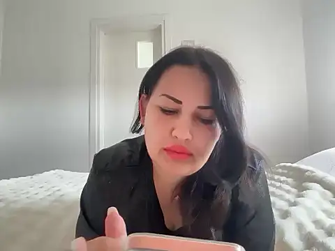 Snapshot of SeleneVane chatting on May 9, 2026, 12:19 pm SeleneVane online show from May 9, 2026, 12:19 pm