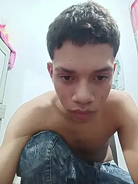 Snapshot of curious_straight_guy chatting on May 22, 2026, 1:47 am curious straight guy online show from May 22, 2026, 1:47 am