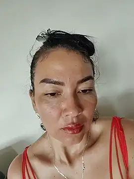 Snapshot of LuluDream chatting on June 23, 2026, 3:43 pm LuluDream online show from June 23, 2026, 3:43 pm