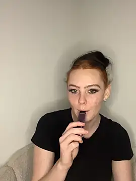 Snapshot of MiraVoss18 chatting on April 22, 2026, 6:25 pm MiraVoss18 online show from April 22, 2026, 6:25 pm