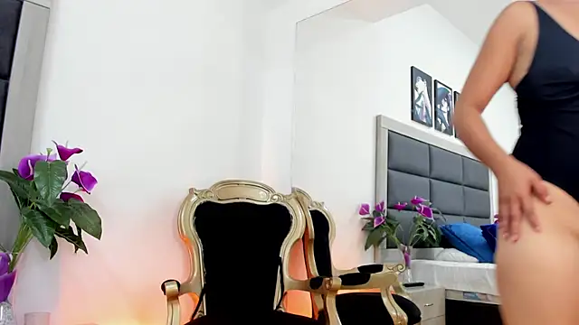 ValentinaCruzz online show from April 15, 2026, 7:58 pm