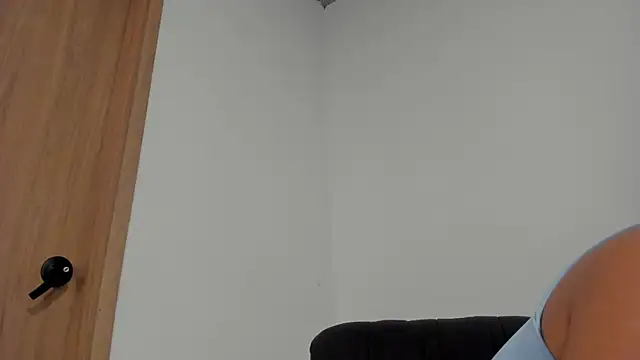 Snapshot of MiaRouseex chatting on May 26, 2026, 7:01 pm MiaRouseex online show from May 26, 2026, 7:01 pm