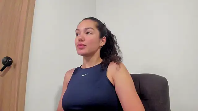 Snapshot of MiaRouseex chatting on May 24, 2026, 12:43 am MiaRouseex online show from May 24, 2026, 12:43 am