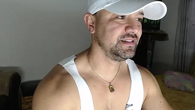 AlejoMoretti online show from May 7, 2026, 12:08 pm