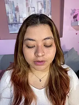 ZoeBennett Pink online show from April 14, 2026, 6:13 pm