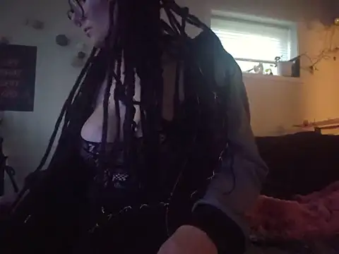 Snapshot of shyhornymommy chatting on July 5, 2026, 1:10 am shyhornymommy online show from July 5, 2026, 1:10 am